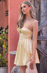 Sommer-Yellow-Mini-Dress